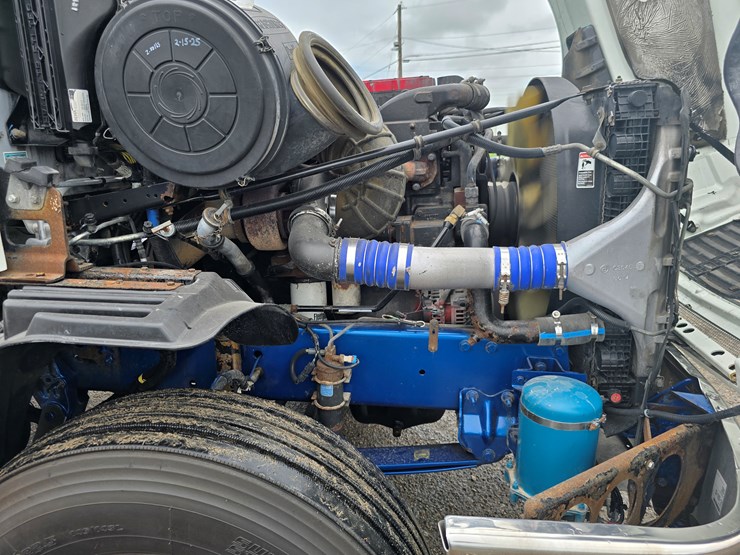 2018-freightliner-columbia-120-image-46