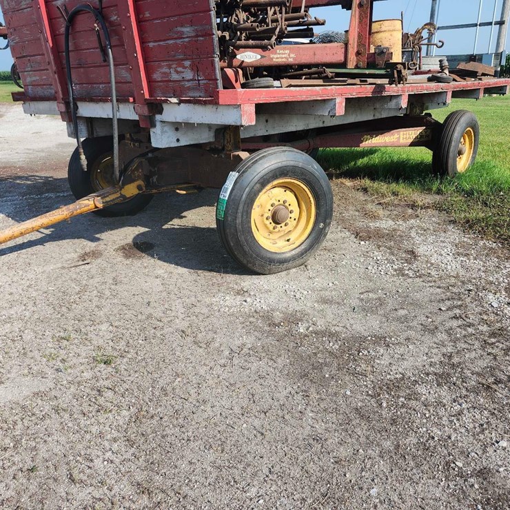 13 ½’ flat rack wagon