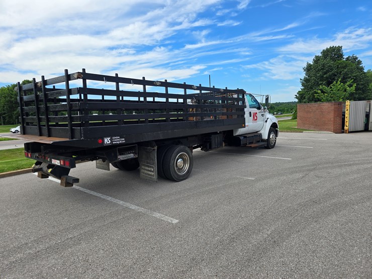 2004-ford-f650-image-27