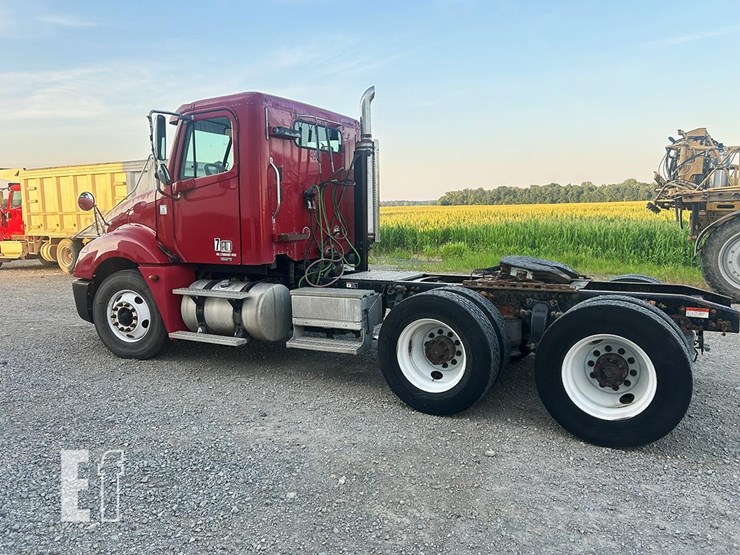 2007-freightliner-columbia-120-image-3