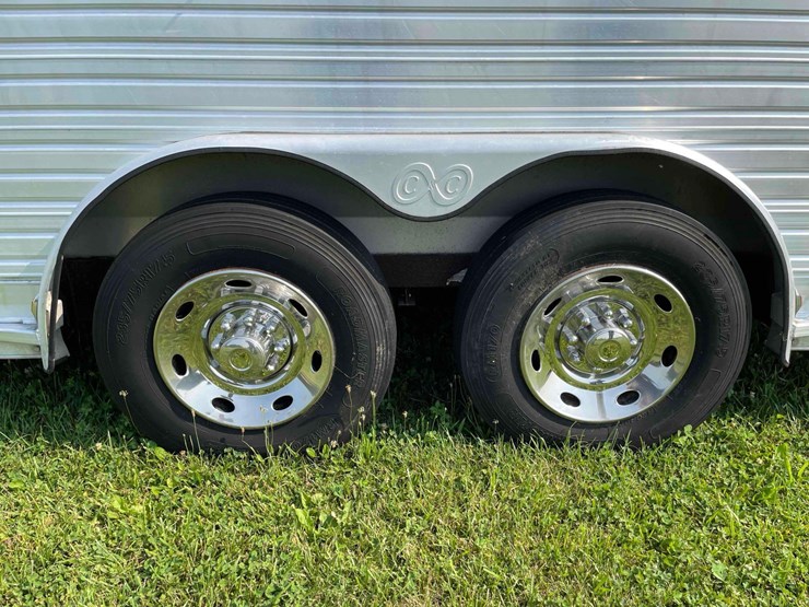 2006-8’x28’-c&c-aluminum-livestock-trailer-image-24