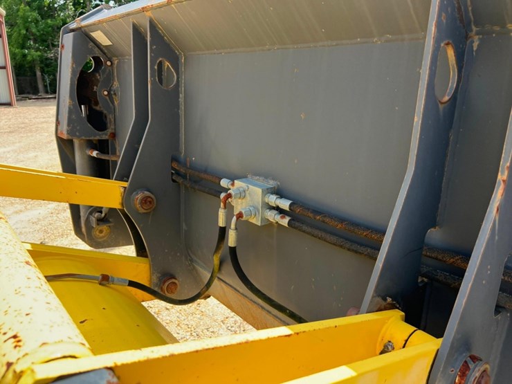 2008-new-holland-b110-image-40