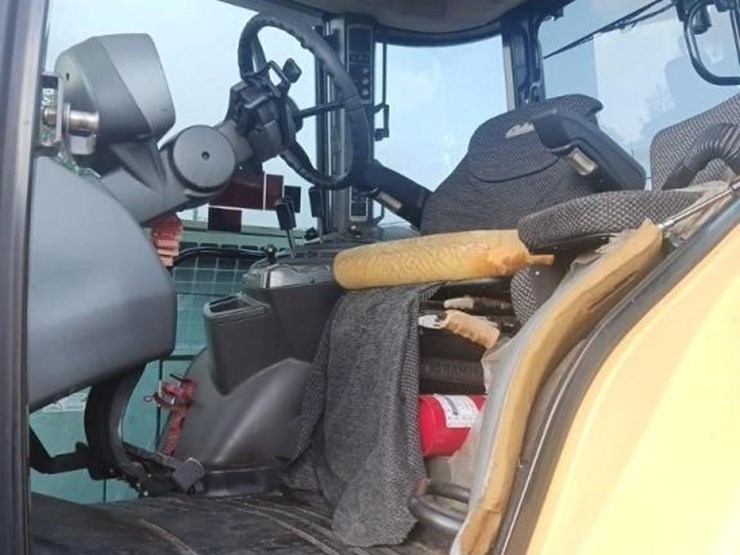 2014-challenger-tractor-image-3