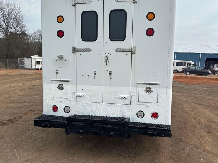 2009-gmc-topkick-c4500-image-5