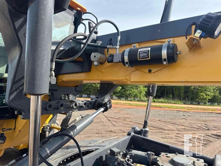 2014-deere-772gp-image-38