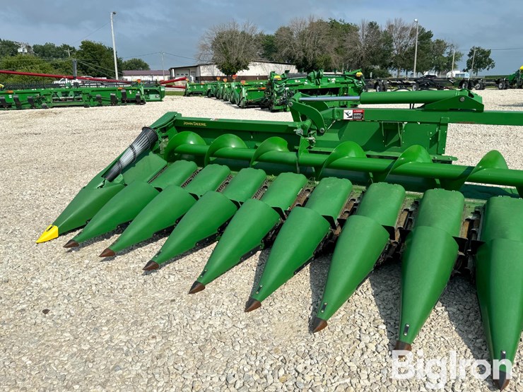 2022-john-deere-c18f-image-8