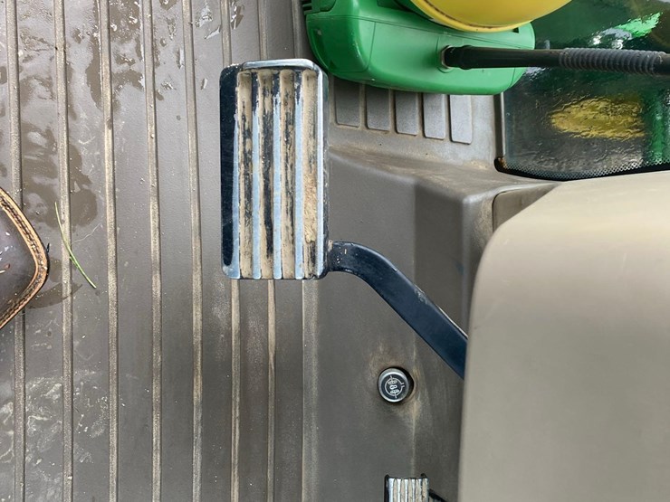 2016-john-deere-8245r-image-41