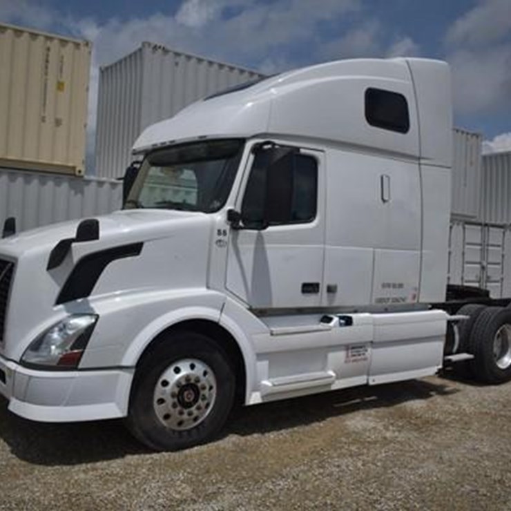 2014 VOLVO VNL64T670