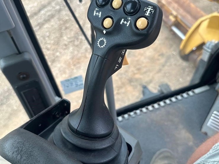 2011-caterpillar-12m-vhp-image-30
