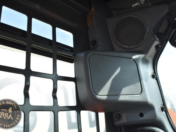 2020-kubota-ssv65-image-49