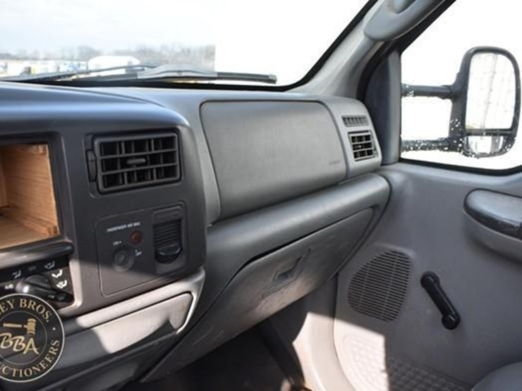 2003-ford-f550-image-42