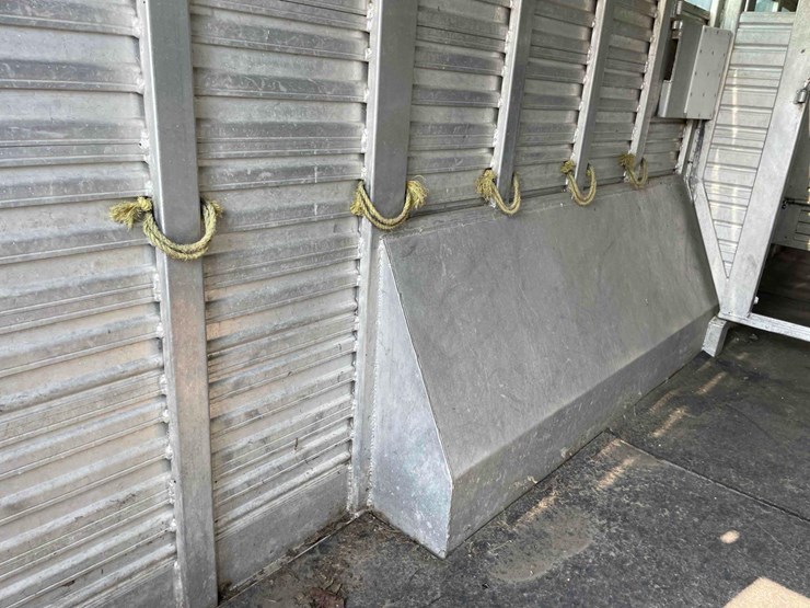 2006-8’x28’-c&c-aluminum-livestock-trailer-image-50