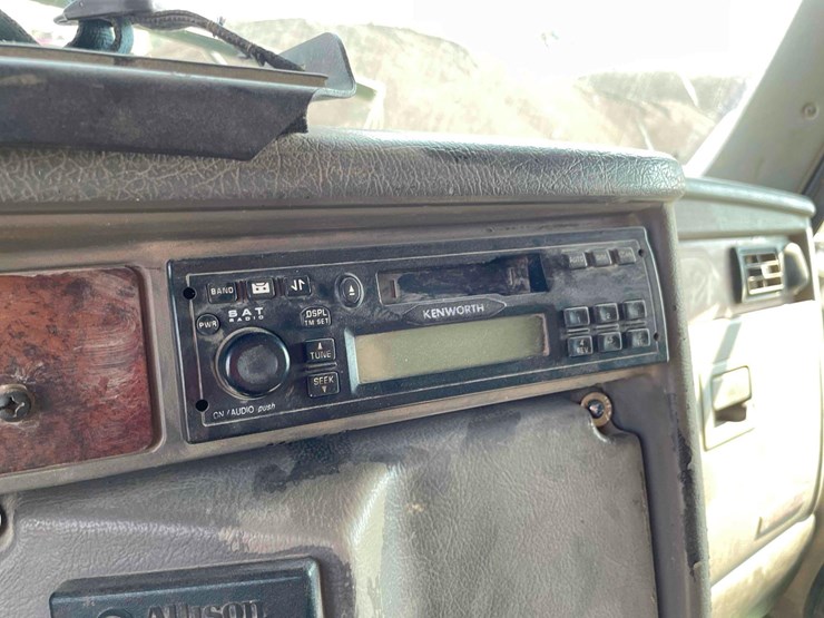 2004-kenworth-t300-single-axle-dump-truck-image-55