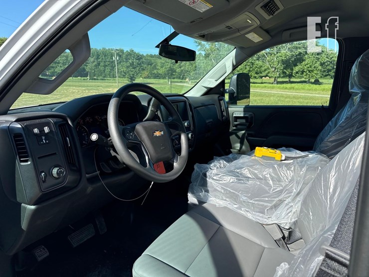 2023-chevrolet-silverado-6500hd-image-7