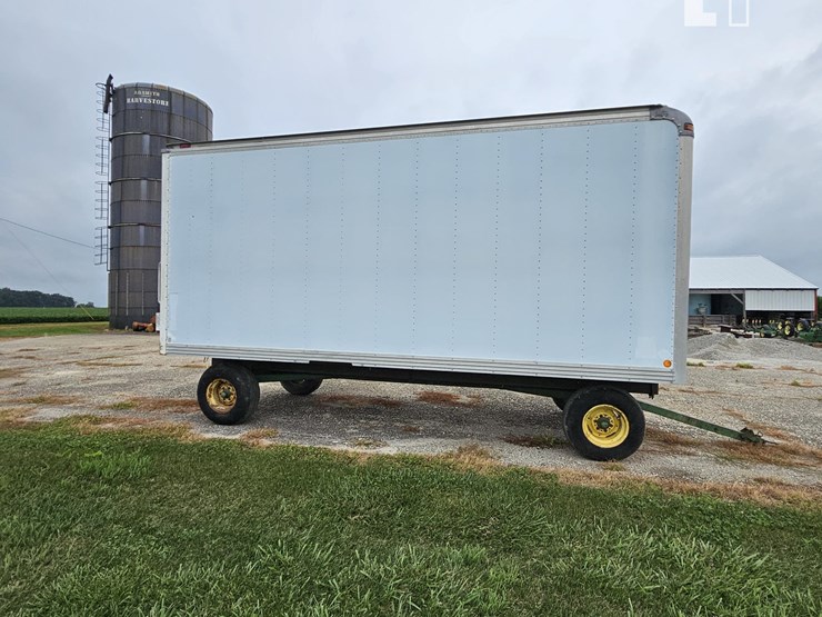 us-truck-body-on-john-deere-running-gear-image-3