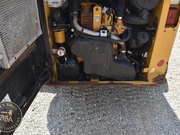 2021-caterpillar-262d3-image-37