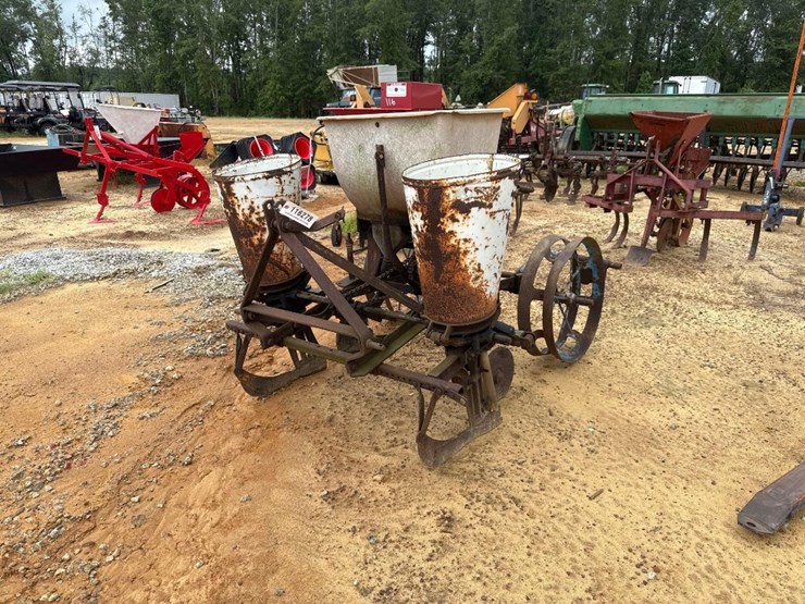 121---ford-2---row-planter-image-2