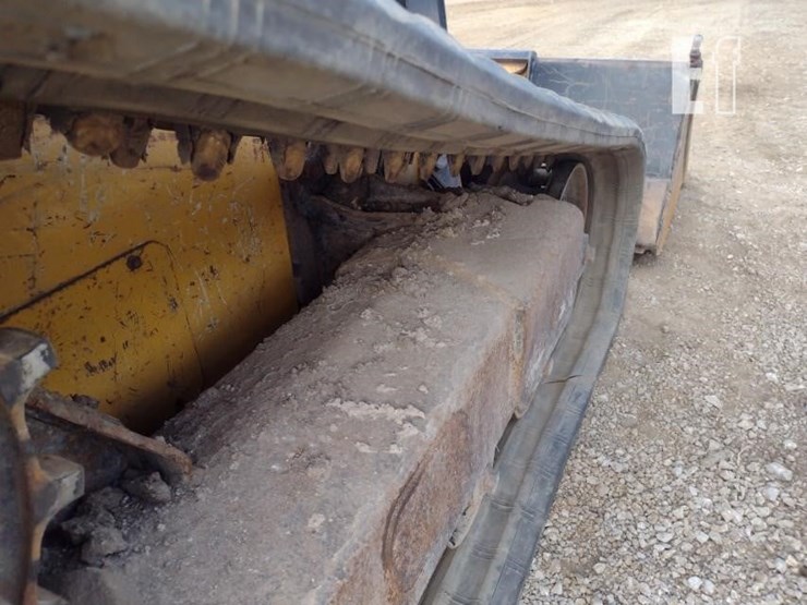 deere-323d-image-30