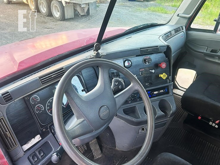 2007-freightliner-columbia-120-image-15