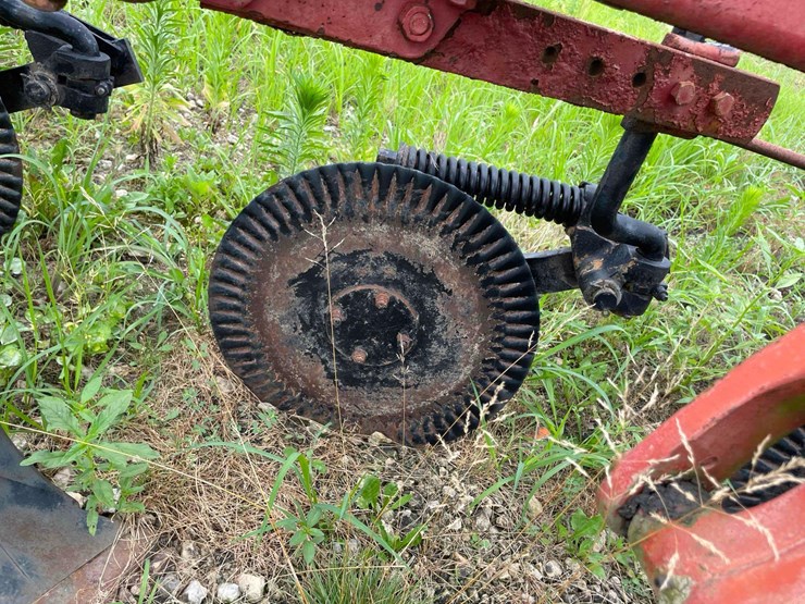 ih-720-6-bottom-plow-image-11