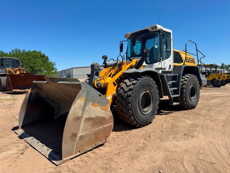2021-liebherr-l556-image-1