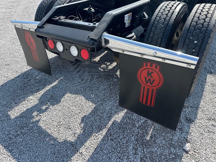 2019-kenworth-w900l-image-30