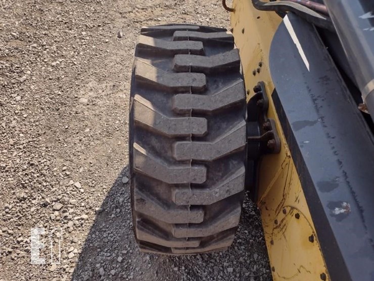 new-holland-l185-image-22