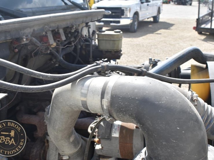 1999-freightliner-fl60-image-42