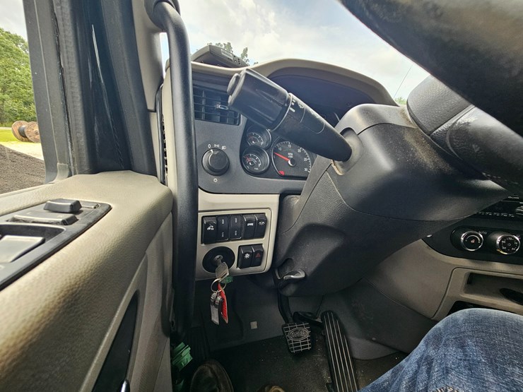 2018-peterbilt-579-image-70