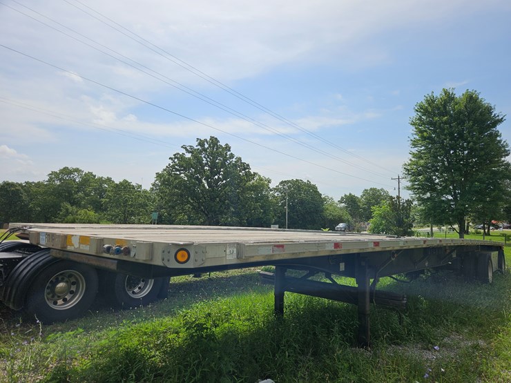 2005-utility-48'-x-102"-image-1