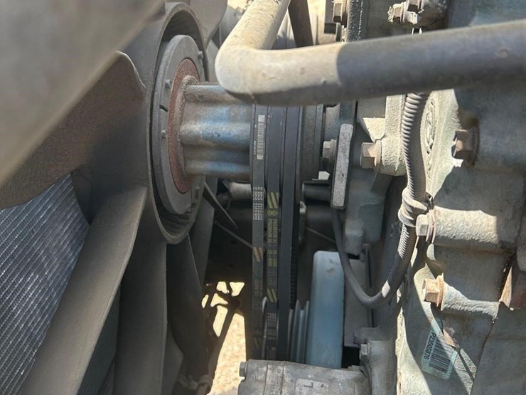 2001-freightliner-century-120-image-27