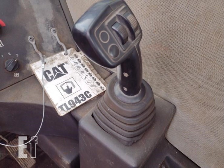 2015-caterpillar-tl943c-image-9