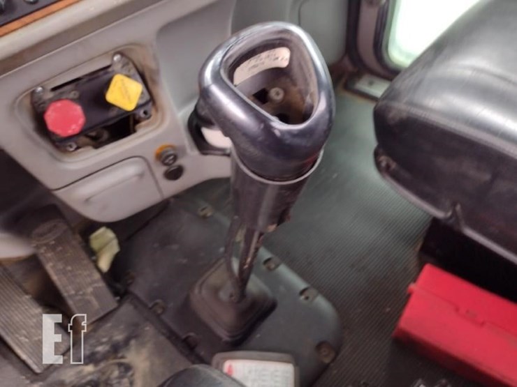 2008-peterbilt-388-image-11