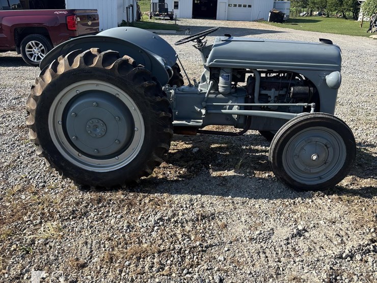 1947-ford-9n-image-5