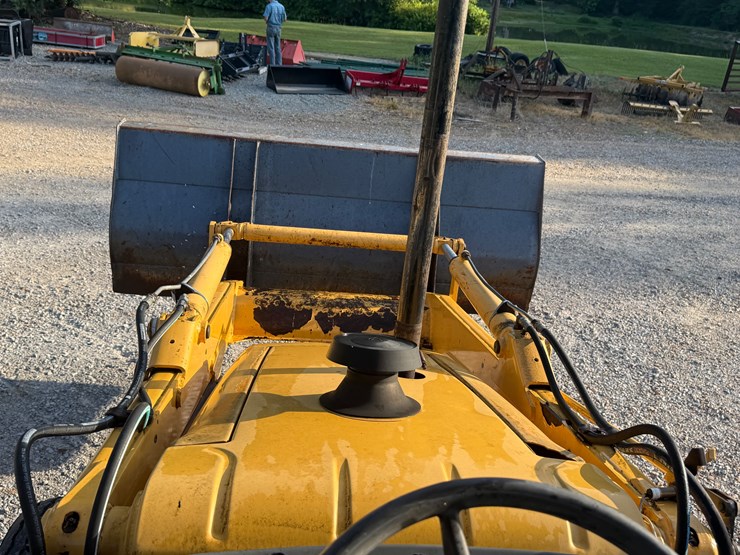 new-holland-555e-image-40