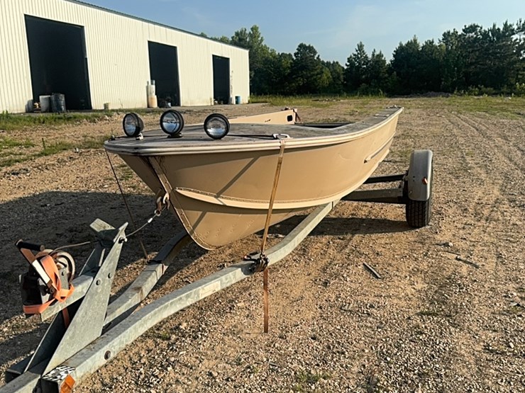 15-foot-boat-with-galvanized-trailer-image-1