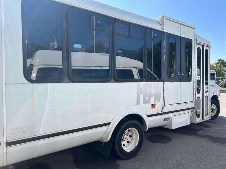 2003-ford-e450-image-10