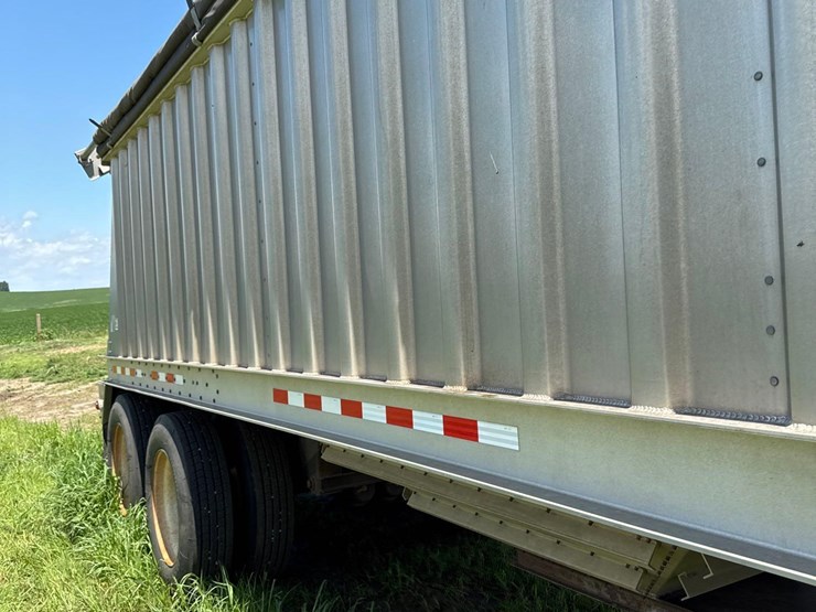 2009-dakota-aluminum-40ft-grain-trailer-image-27