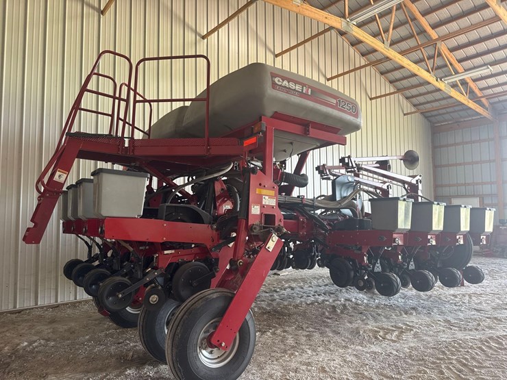 2010-case-ih-1250-image-6