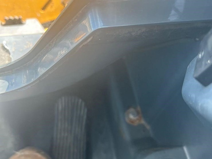 deere-320g-image-24