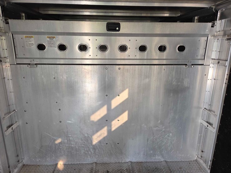 2017-8'x24'-eby-aluminum-livestock-trailer-image-48