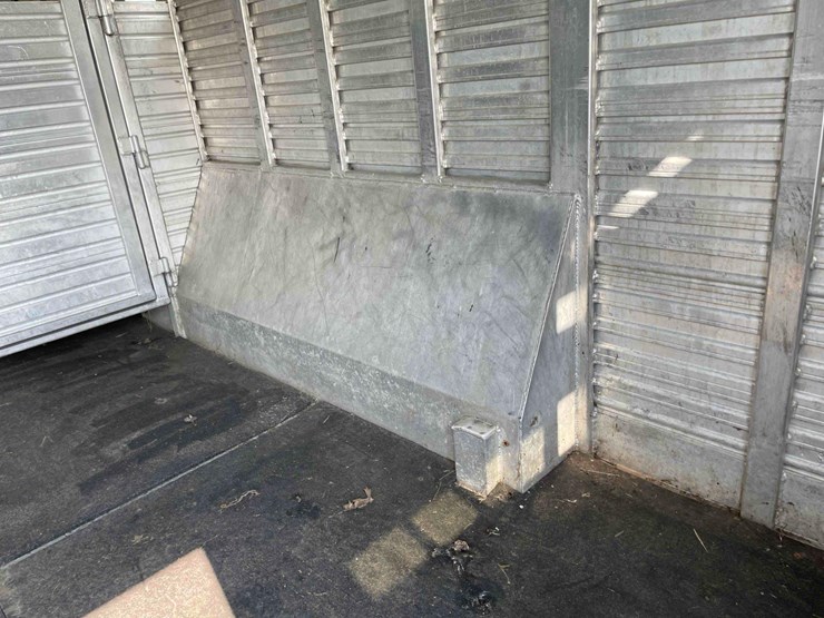 2006-8’x28’-c&c-aluminum-livestock-trailer-image-49