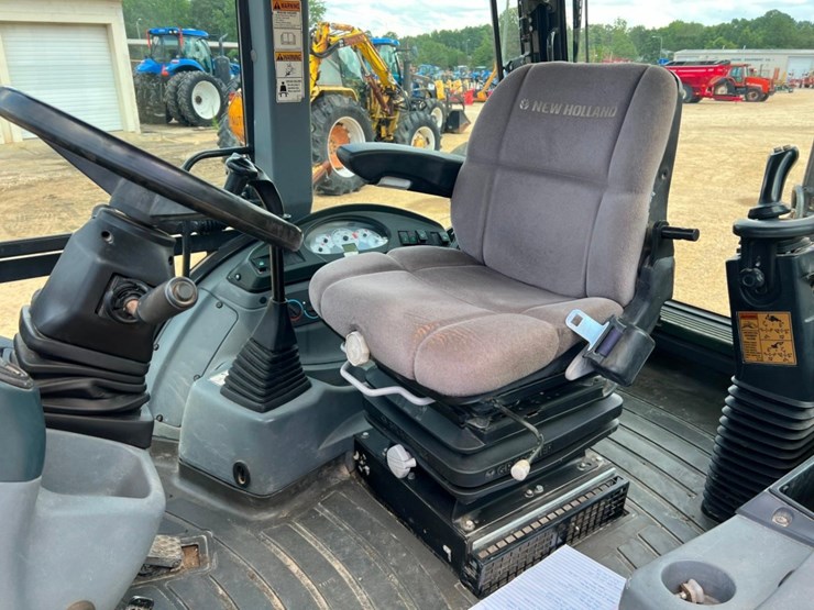 2011-new-holland-b95b-image-32