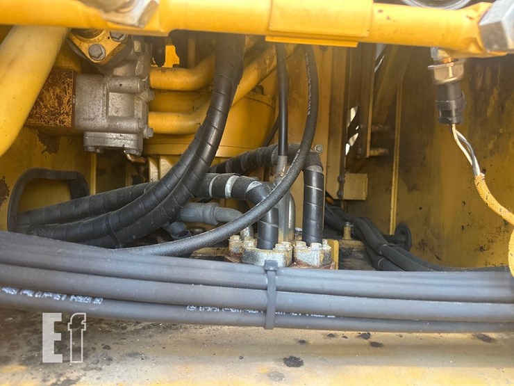 2015-caterpillar-335f-lcr-image-12
