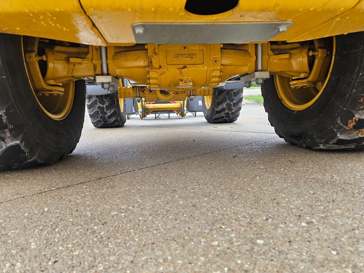 #17574-•-2024-deere-324-wheel-loader-image-43