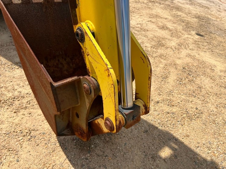 2008-new-holland-b110-image-38