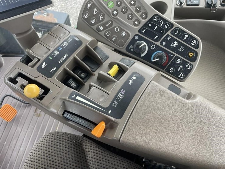 2011-john-deere-8335r-image-6