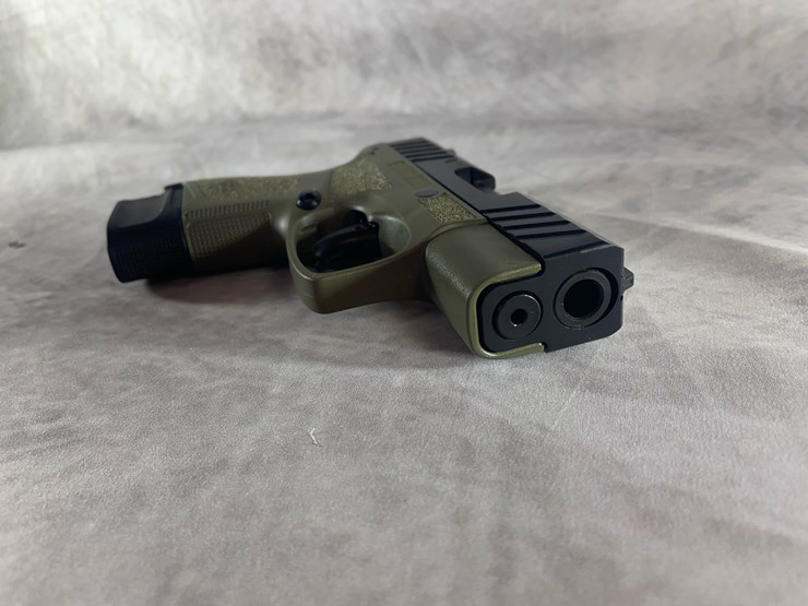 #4379-•-beretta-apx-a1-carry-9mm-luger-pistol,-sn:-axc157653-image-4