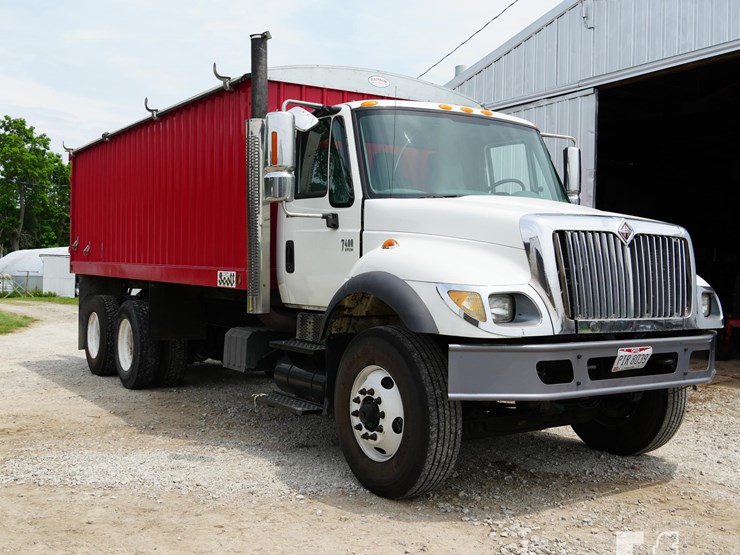 2002-international-7400-image-1