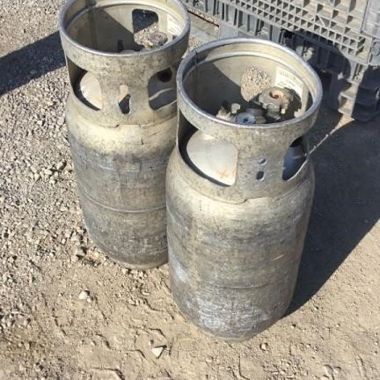 2 LP tanks